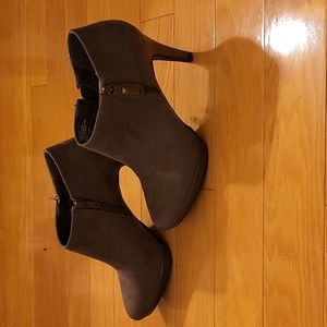 Liz Claiborne Grey ankle boots